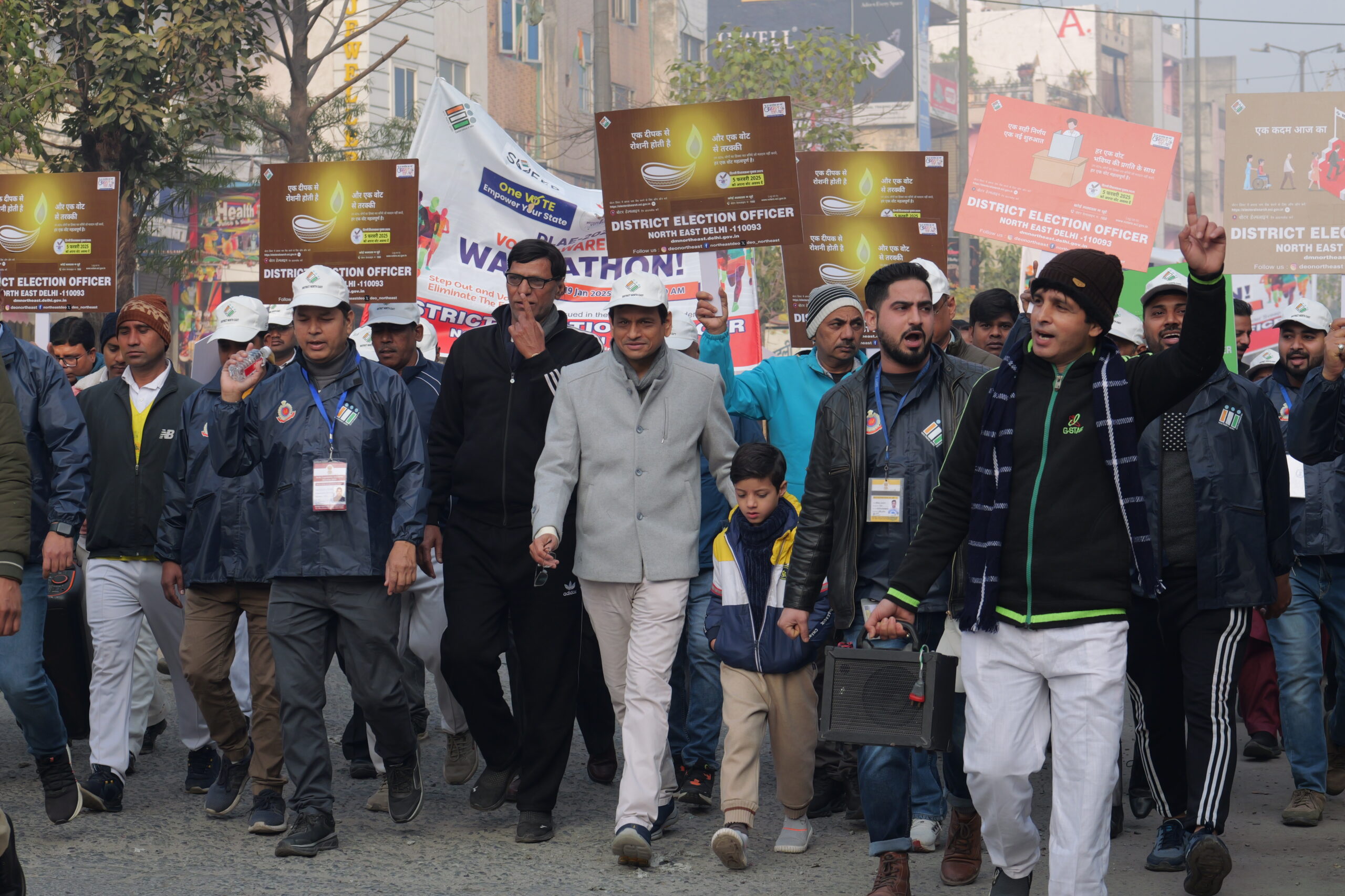 उत्तर पूर्व दिल्ली के जिलाधीश ने वोटर जागरूकता के लिए पदयात्रा के साथ गाना भी लॉन्च किया